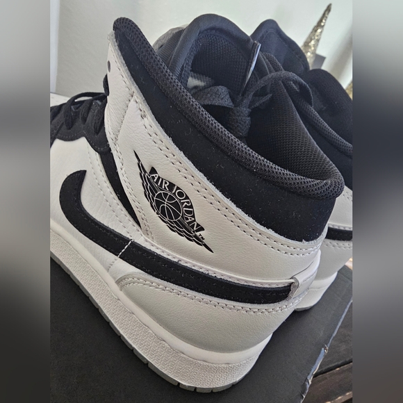 Air Jordan 1 Mid 4.5 Y - Picture 5 of 9